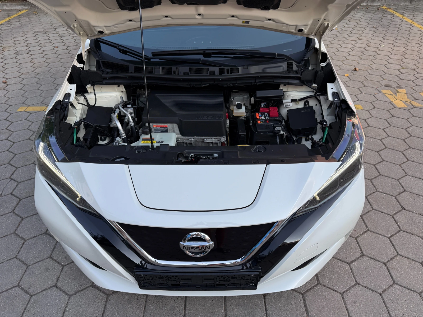 Nissan Leaf  40KW* NAVI* КАМЕРА* , снимка 13 - Автомобили и джипове - 55672971