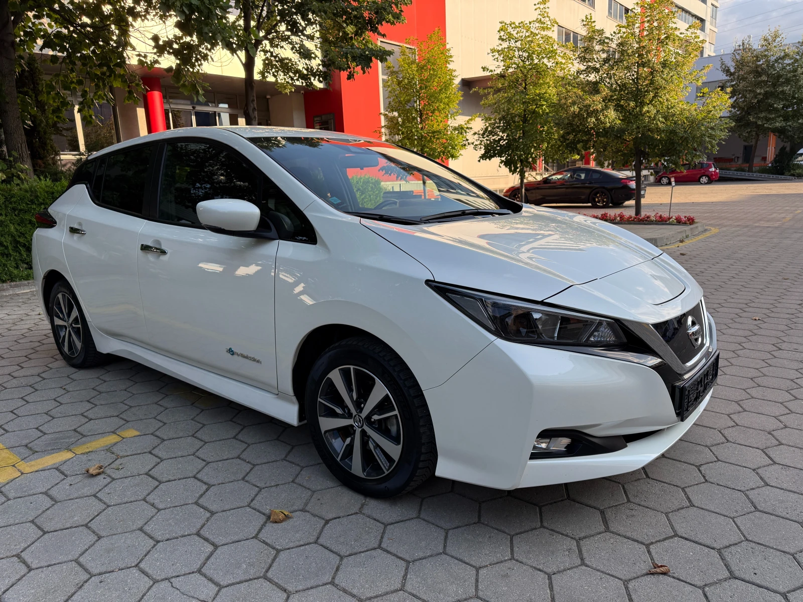 Nissan Leaf  40KW* NAVI* КАМЕРА* , снимка 3 - Автомобили и джипове - 55672971