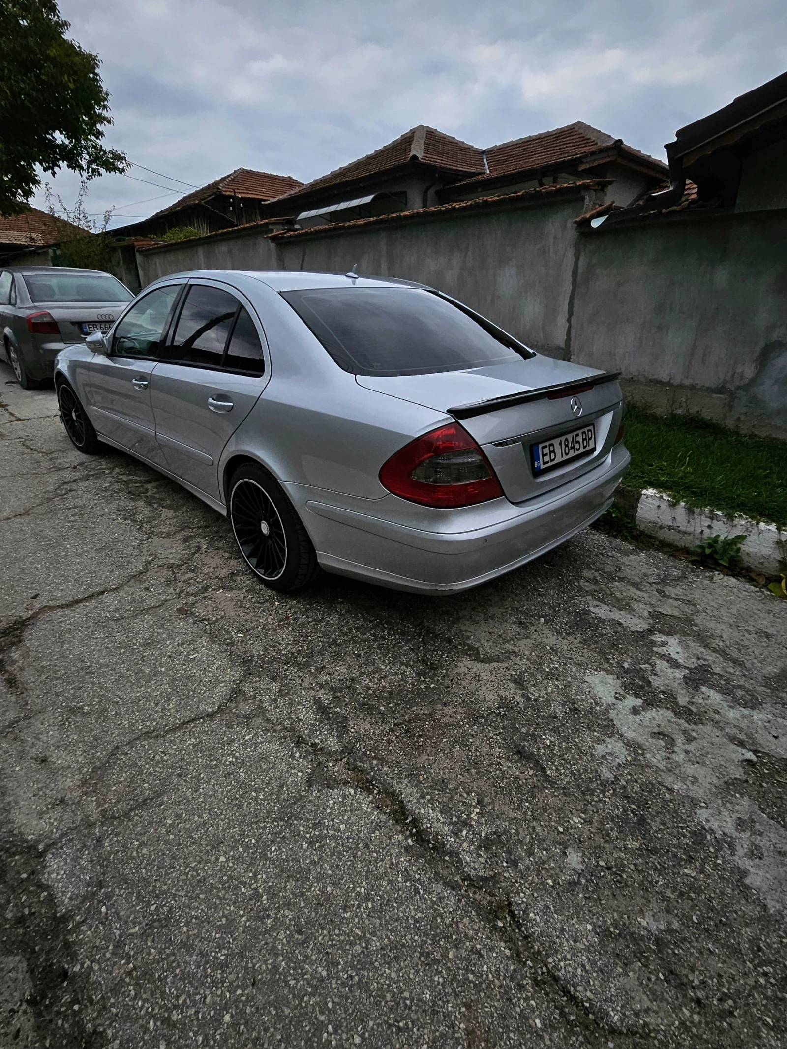 Mercedes-Benz E 300, снимка 8 - Автомобили и джипове - 55726029