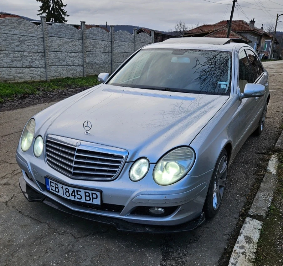 Mercedes-Benz E 300, снимка 5 - Автомобили и джипове - 55726029