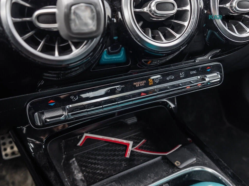 Mercedes-Benz CLA * AMG Line * PANORAMA *  AвтоКредит * (ЦЕНА ДО БГ), снимка 16 - Автомобили и джипове - 55847466