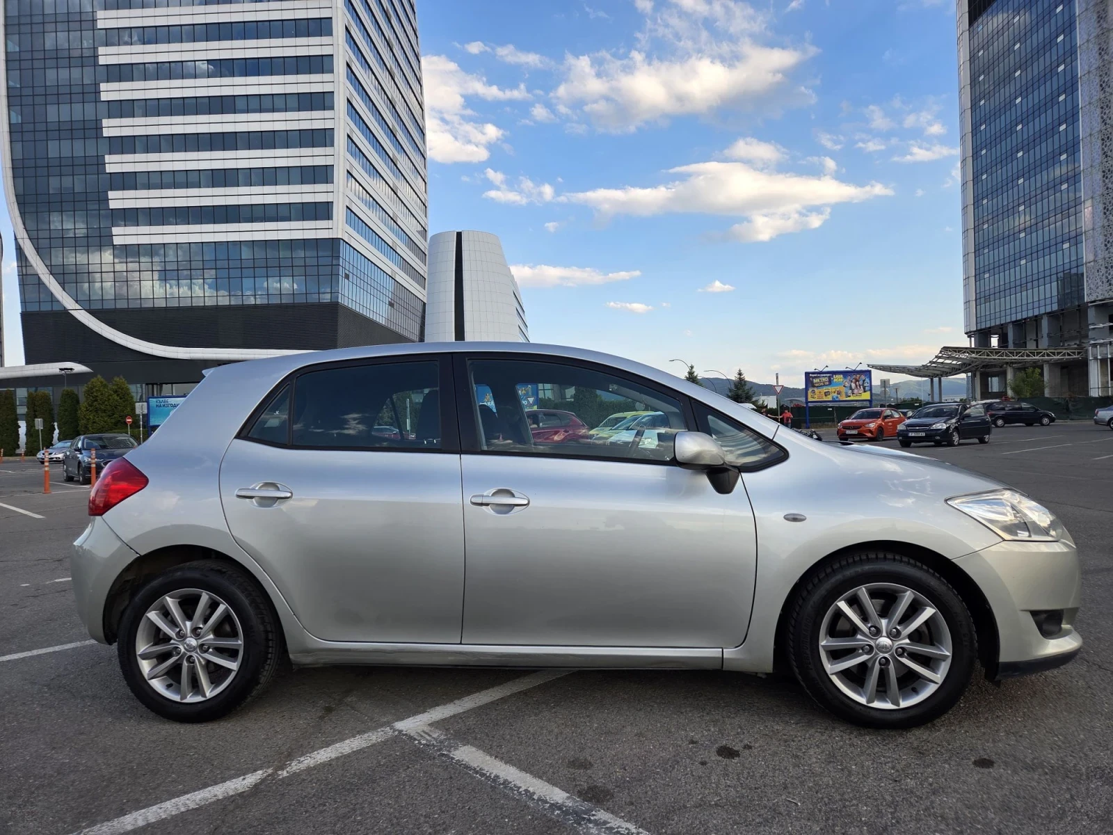 Toyota Auris 2.0 D-4D, снимка 6 - Автомобили и джипове - 55944495