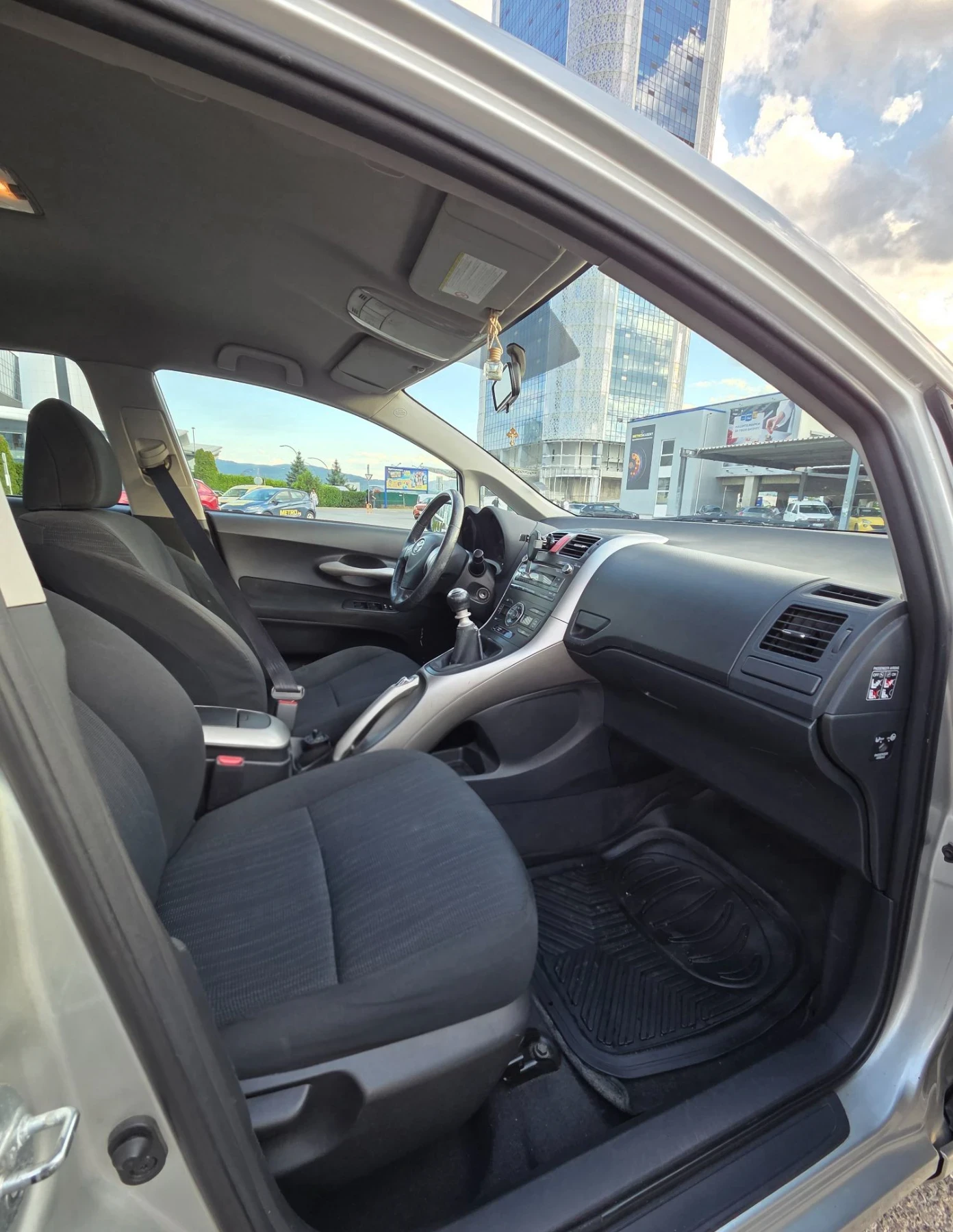Toyota Auris 2.0 D-4D, снимка 8 - Автомобили и джипове - 55944495