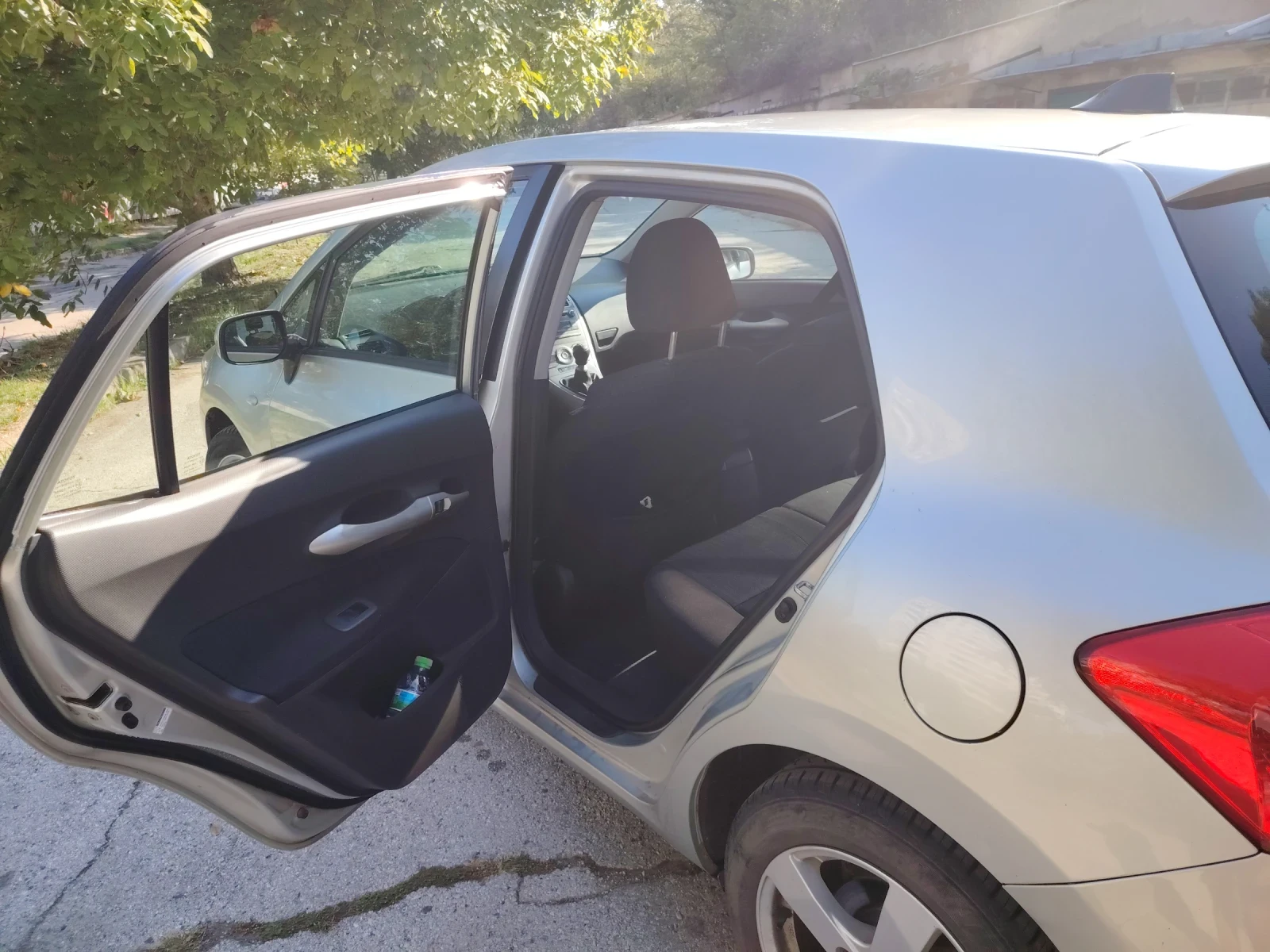 Toyota Auris, снимка 9 - Автомобили и джипове - 56164962