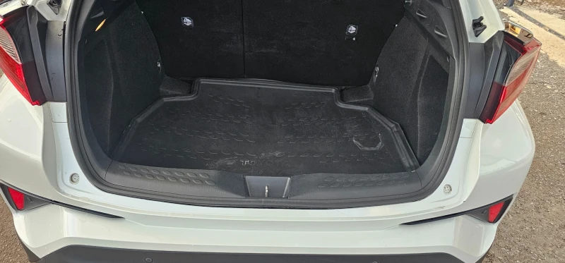 Toyota C-HR 1.8i HYBRID FACE, снимка 9 - Автомобили и джипове - 52977079