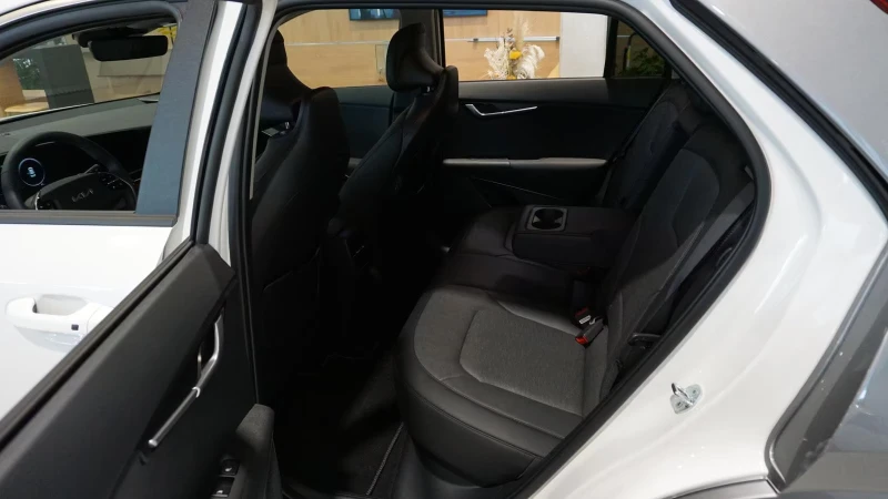 Kia Niro INSPIRATION/204HP/HUD/NAVI/CAM/ACC/LED/692g, снимка 13 - Автомобили и джипове - 53077690