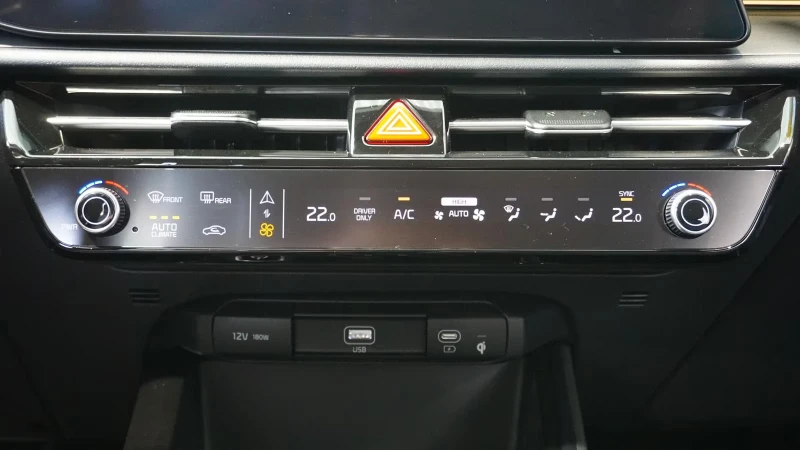 Kia Niro INSPIRATION/204HP/HUD/NAVI/CAM/ACC/LED/692g, снимка 11 - Автомобили и джипове - 53077690
