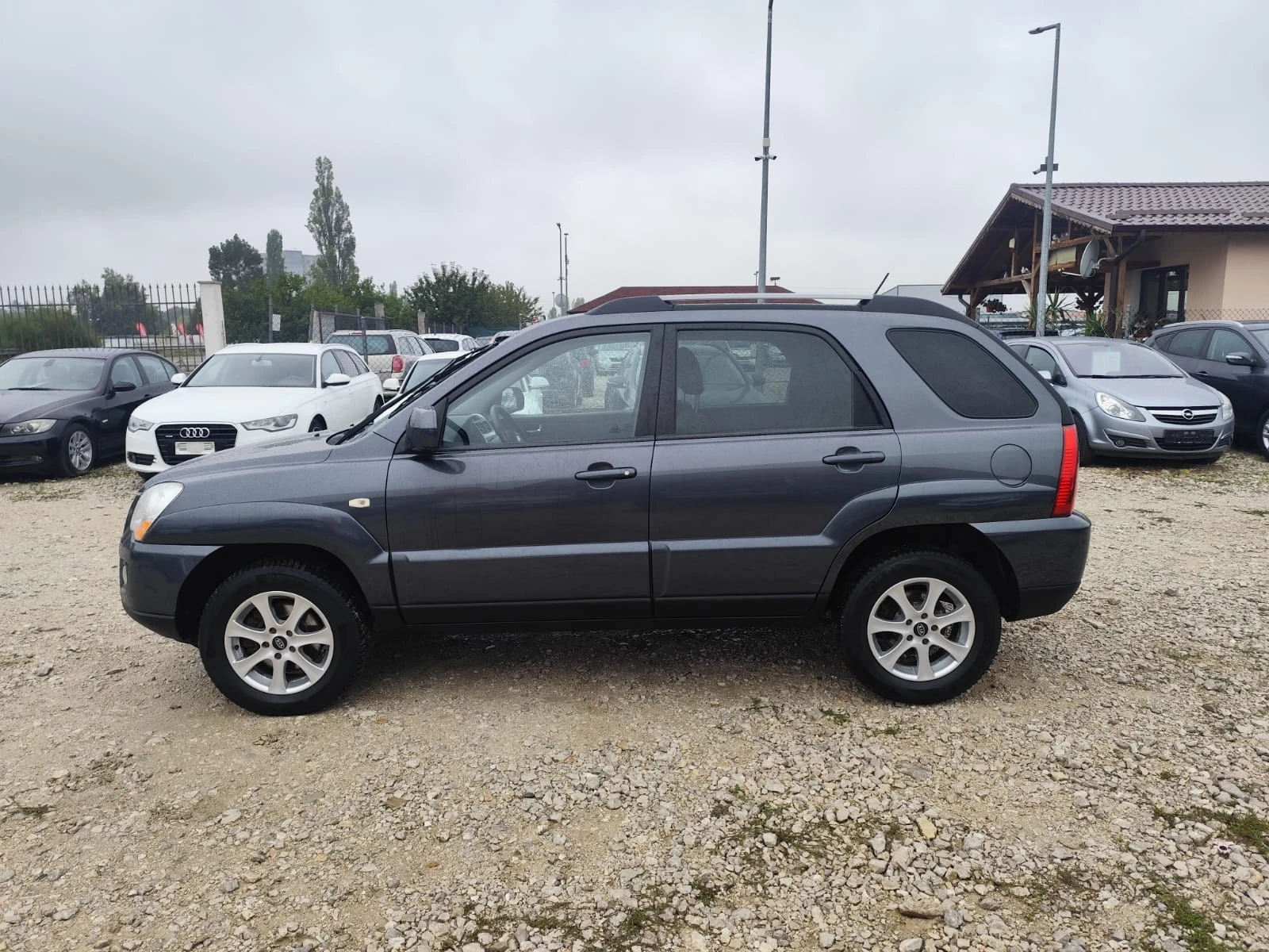 Kia Sportage 2.0 дизел 4х4 - изображение 9
