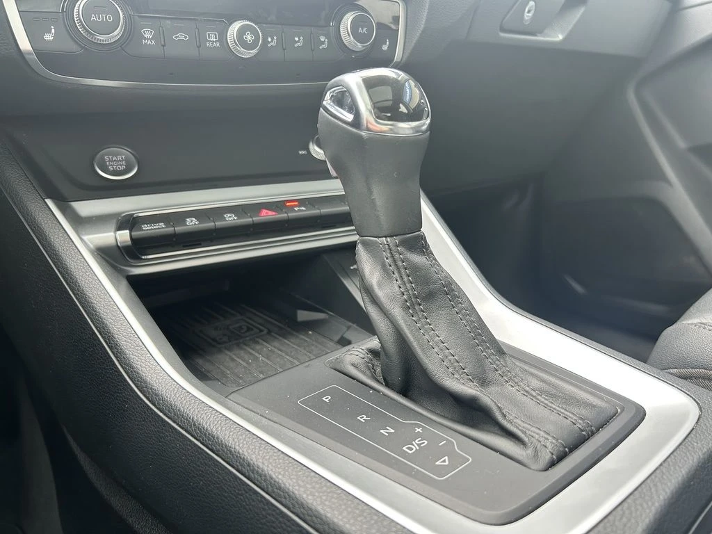 Audi Q3 45TFSI* MATRIX* * ДИСТРОНИК* МЪРТВА* ТОЧКА* ПАНОРА, снимка 13 - Автомобили и джипове - 55304180
