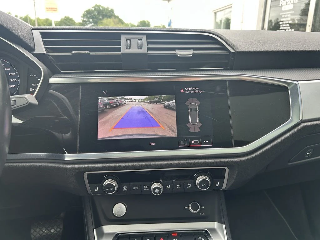Audi Q3 45TFSI* MATRIX* * ДИСТРОНИК* МЪРТВА* ТОЧКА* ПАНОРА, снимка 12 - Автомобили и джипове - 55304180