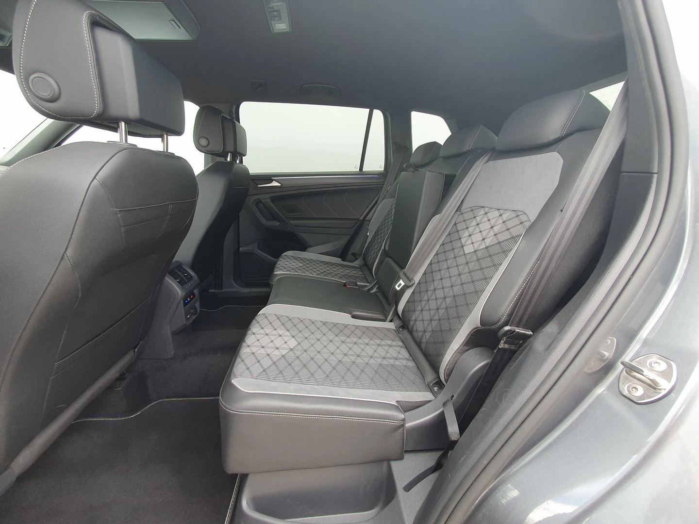 VW Tiguan, снимка 5 - Автомобили и джипове - 56421784