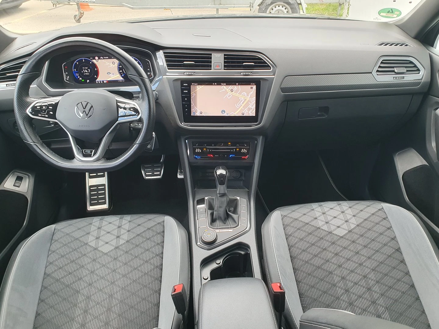 VW Tiguan, снимка 6 - Автомобили и джипове - 56421784