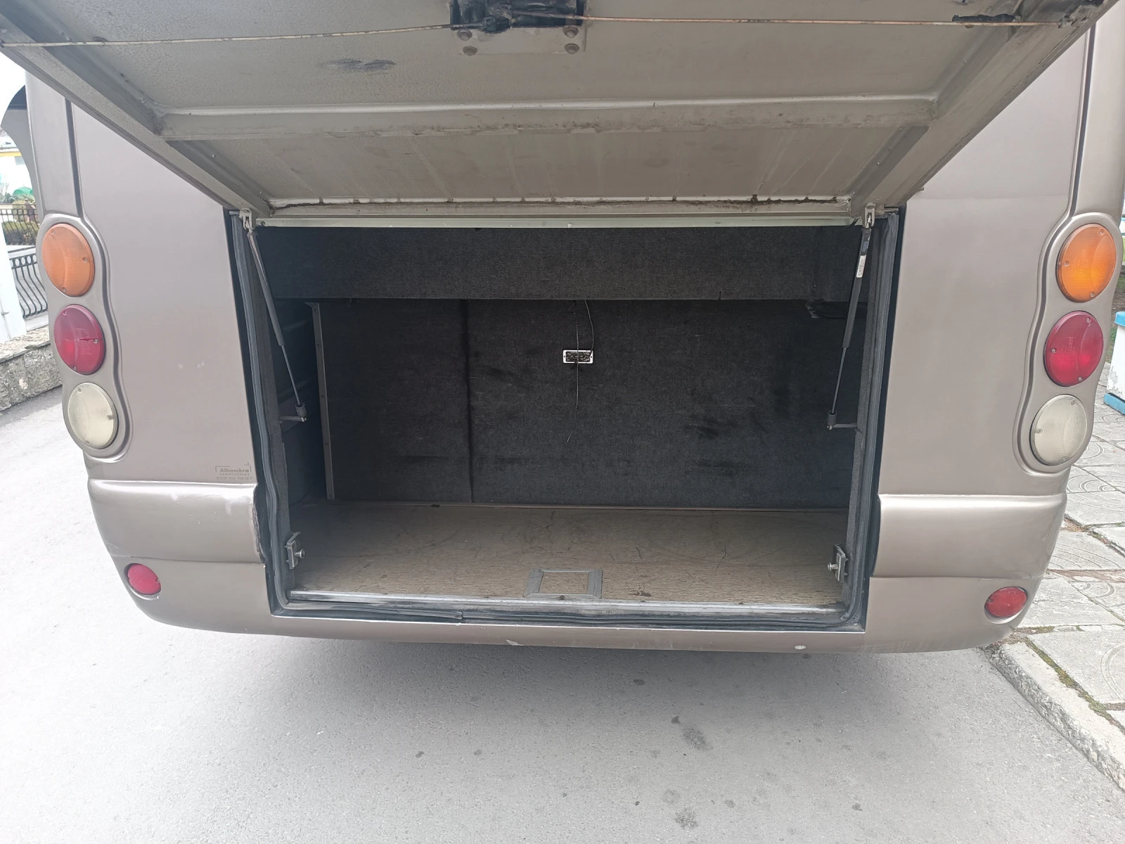 Man 10 220 | Mobile.bg   11