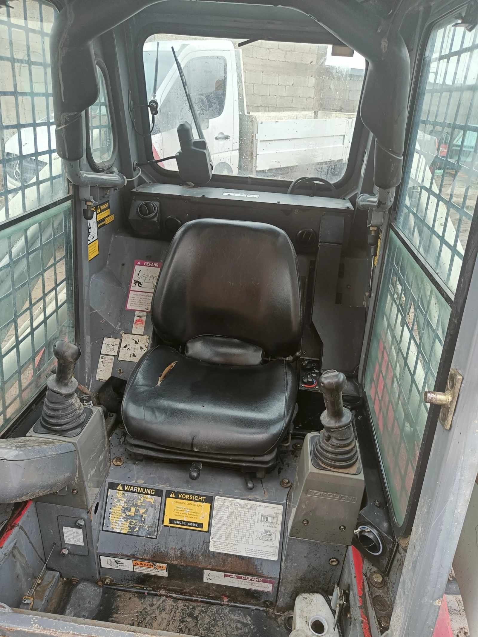 Мини челни товарачи Друга Takeuchi TL120 - изображение 5