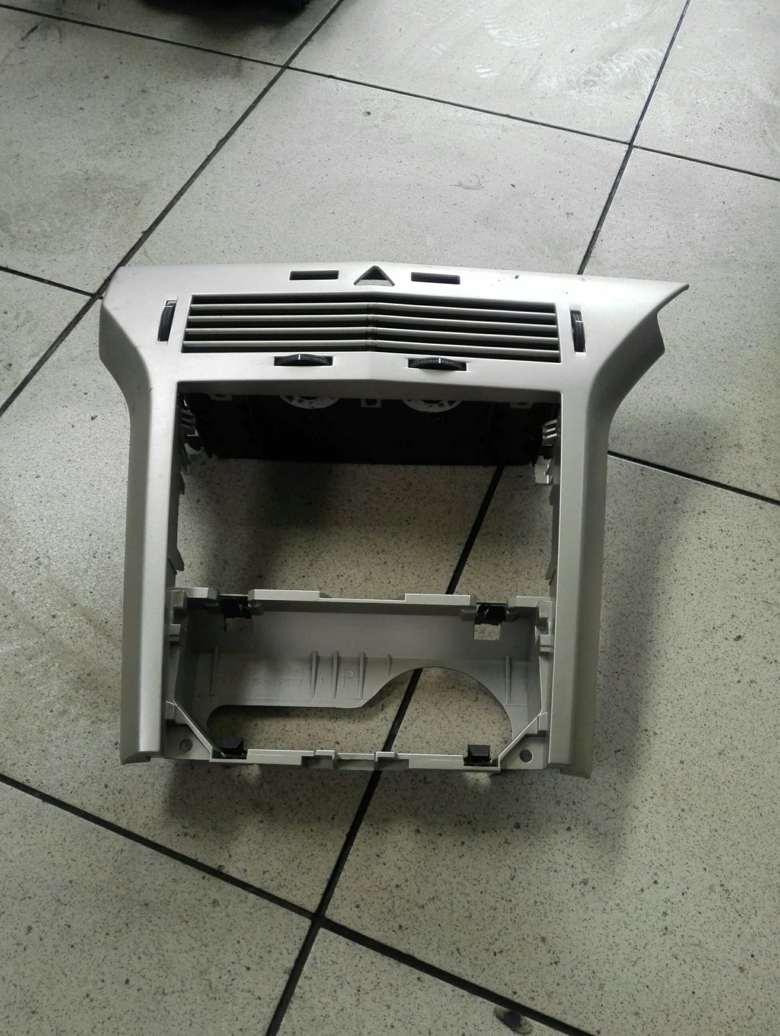 Централна конзола Опел Астра Н