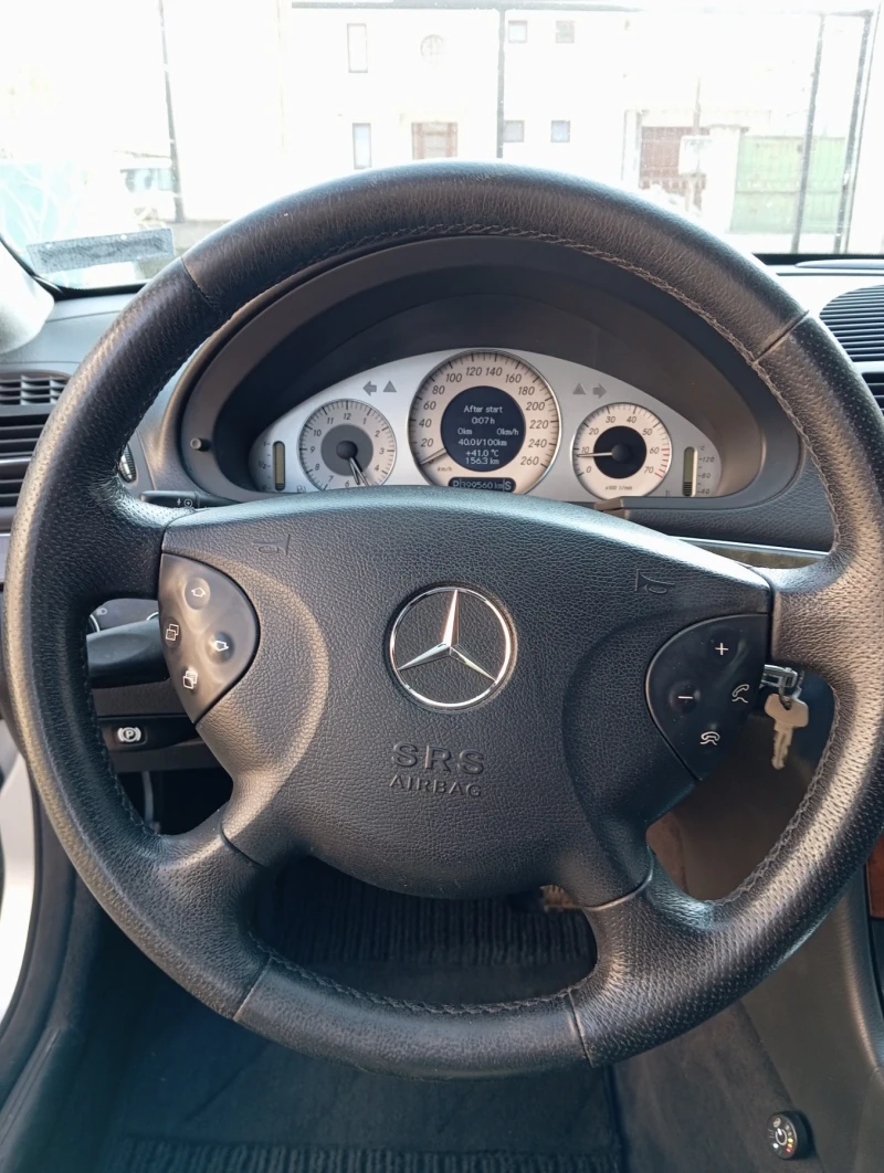 Mercedes-Benz E 320 W211, снимка 9 - Автомобили и джипове - 47780905