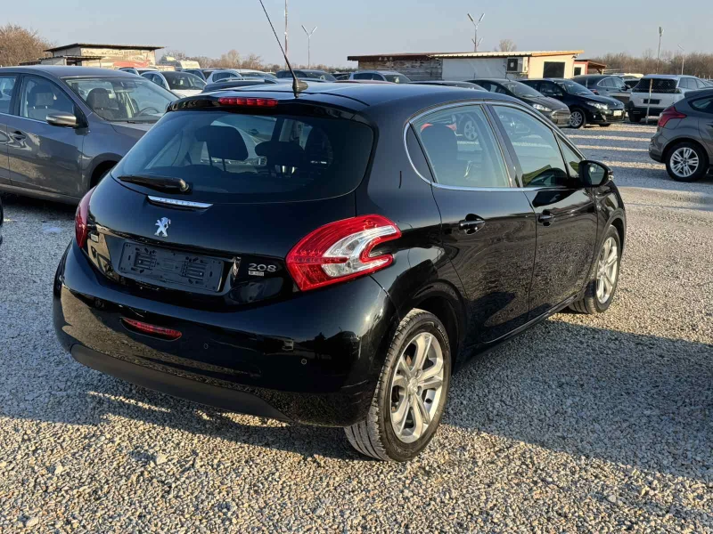 Peugeot 208 1.6e-HDI allure, снимка 4 - Автомобили и джипове - 49246177