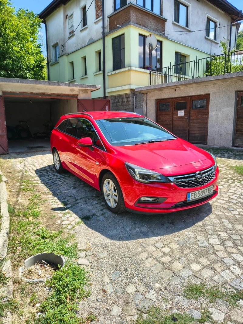 Opel Astra K Sports Tourer Cosmo 1.6, 136, пълно отсервизиран, снимка 2 - Автомобили и джипове - 52295726