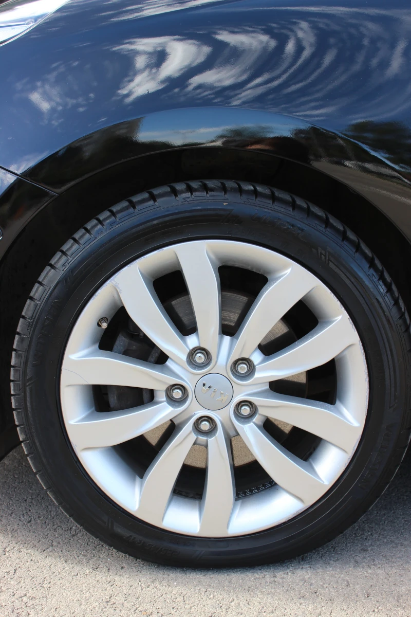 Kia Carens 1. 7 CRDi STYLE Panoramic Roof / , снимка 12 - Автомобили и джипове - 52173083