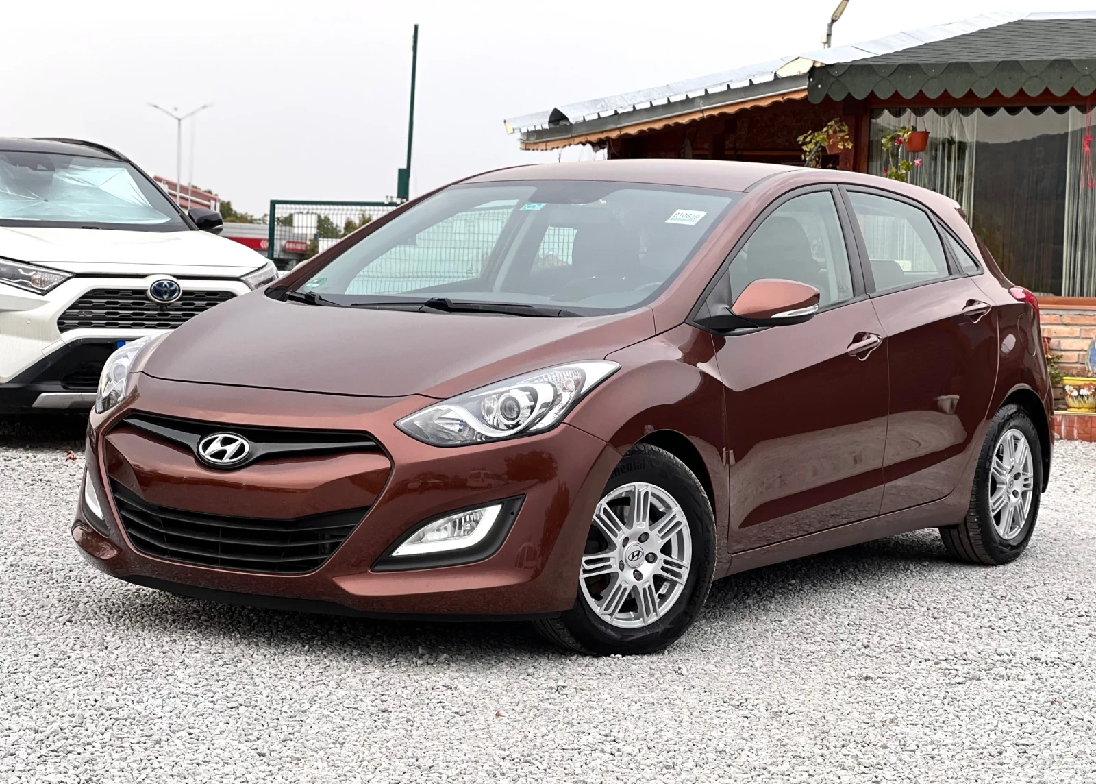 Hyundai I30 1.6CRDi Нави КАМ Нови Гуми - изображение 8