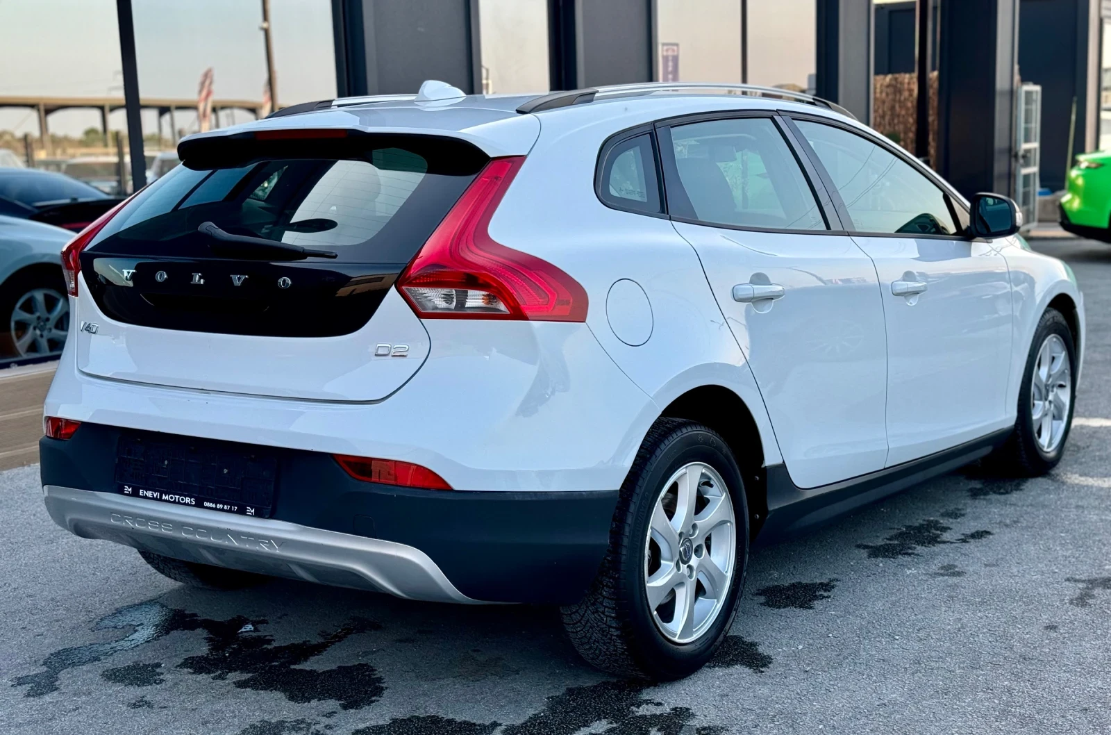 Volvo V40 1.6D cross country - изображение 6
