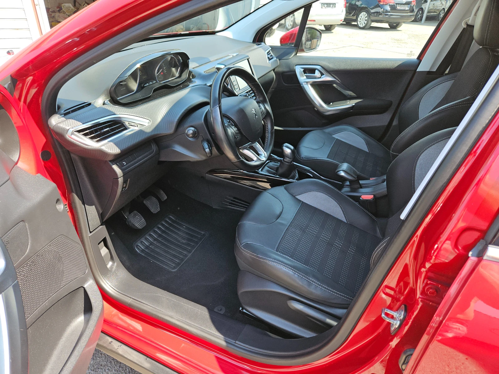 Peugeot 2008 1.6BLUEHDI/ALLURE/6ск/LED/NAVI/БЛУТУТ/EURO 6B/ТОП - изображение 9