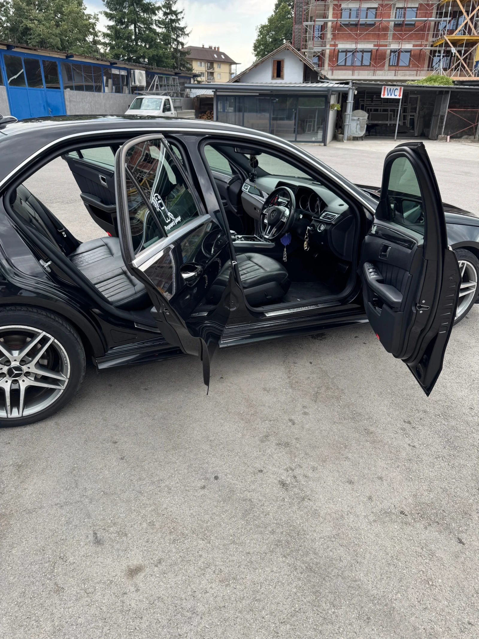 Mercedes-Benz E 300 Няма - изображение 3