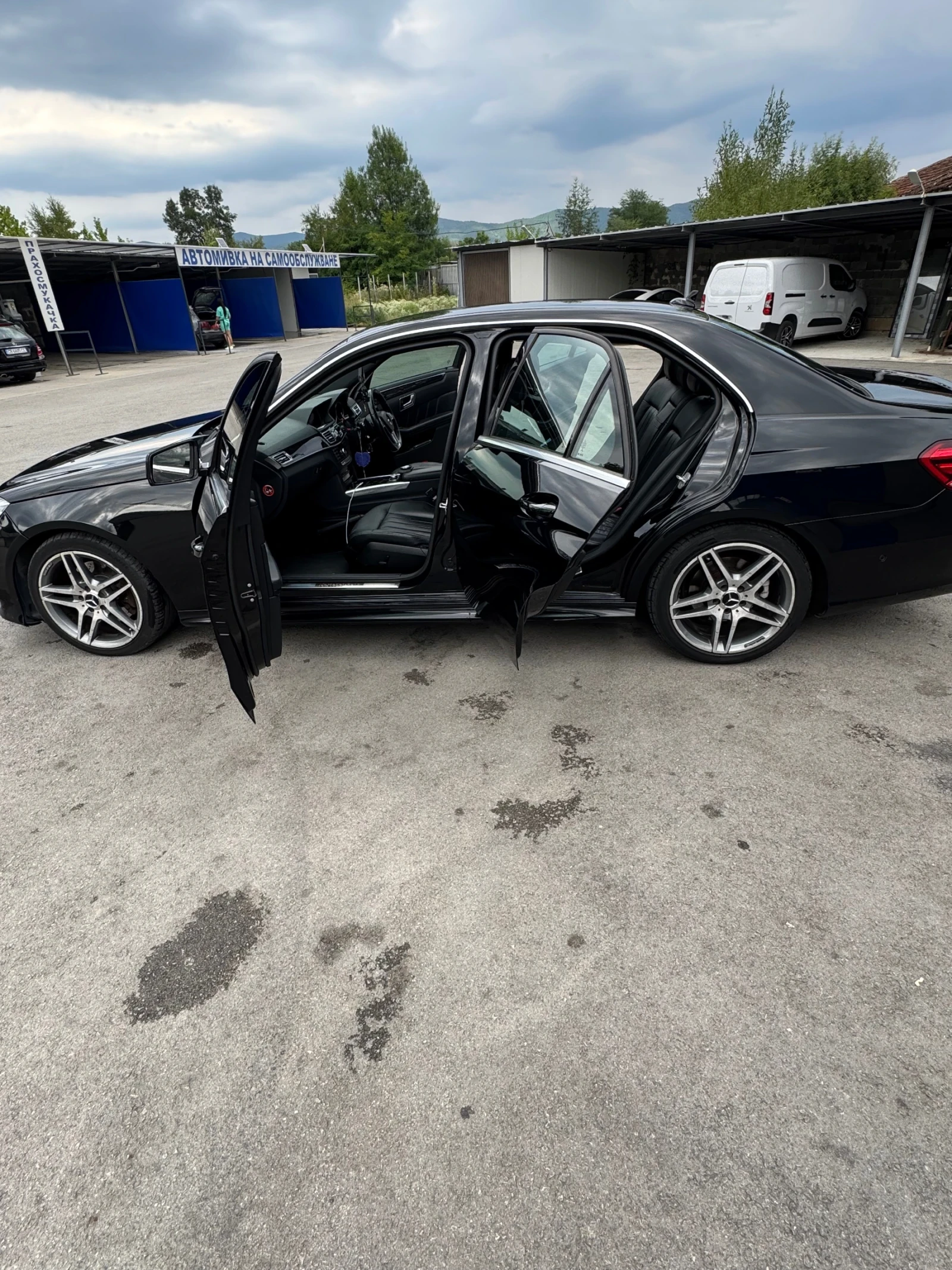 Mercedes-Benz E 300 Няма - изображение 4