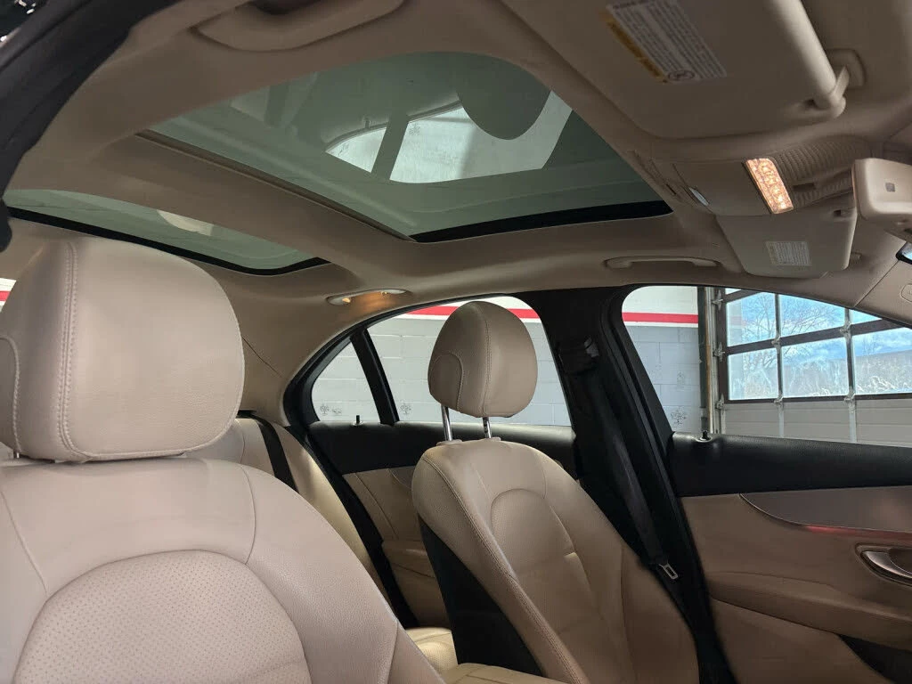 Mercedes-Benz C 300 4MATIC* ПАНОРАМА* КОЖЕН* САЛОН - изображение 8