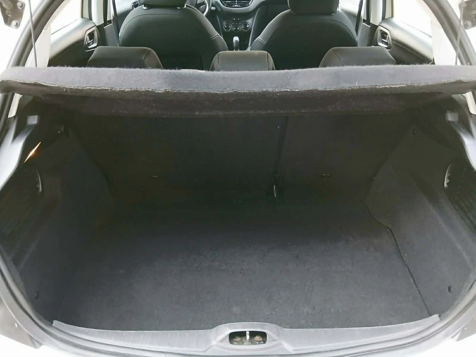 Peugeot 208 1.6 Face BlueHDI Euro6, снимка 14 - Автомобили и джипове - 53780118