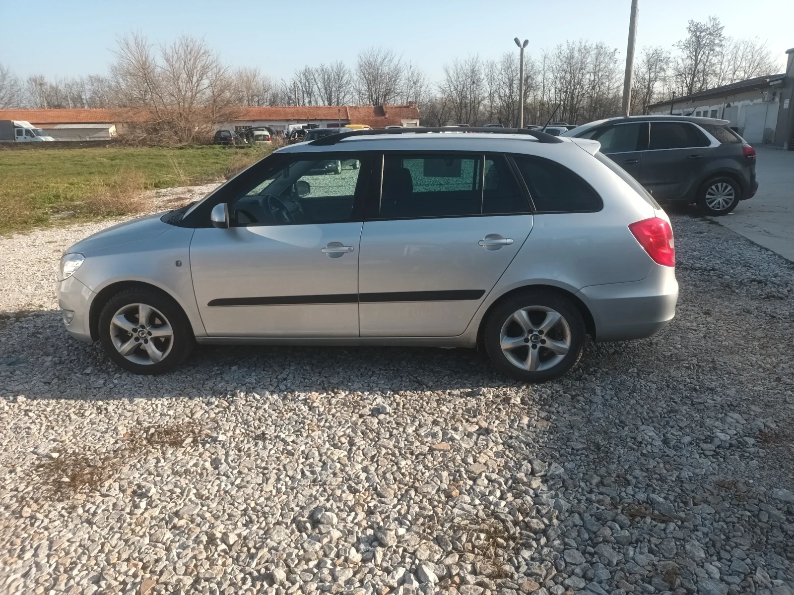 Skoda Fabia, снимка 2 - Автомобили и джипове - 53843496