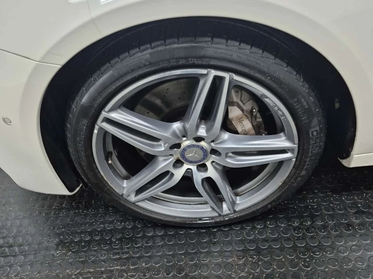 Mercedes-Benz E 300 * CARFAX * ЦЕНА ДО БГ, снимка 14 - Автомобили и джипове - 53997642