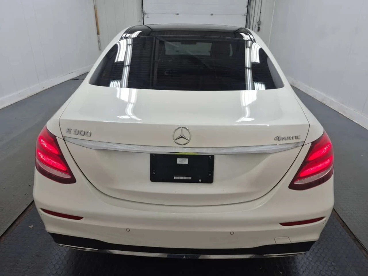 Mercedes-Benz E 300 * CARFAX * ЦЕНА ДО БГ, снимка 4 - Автомобили и джипове - 53997642