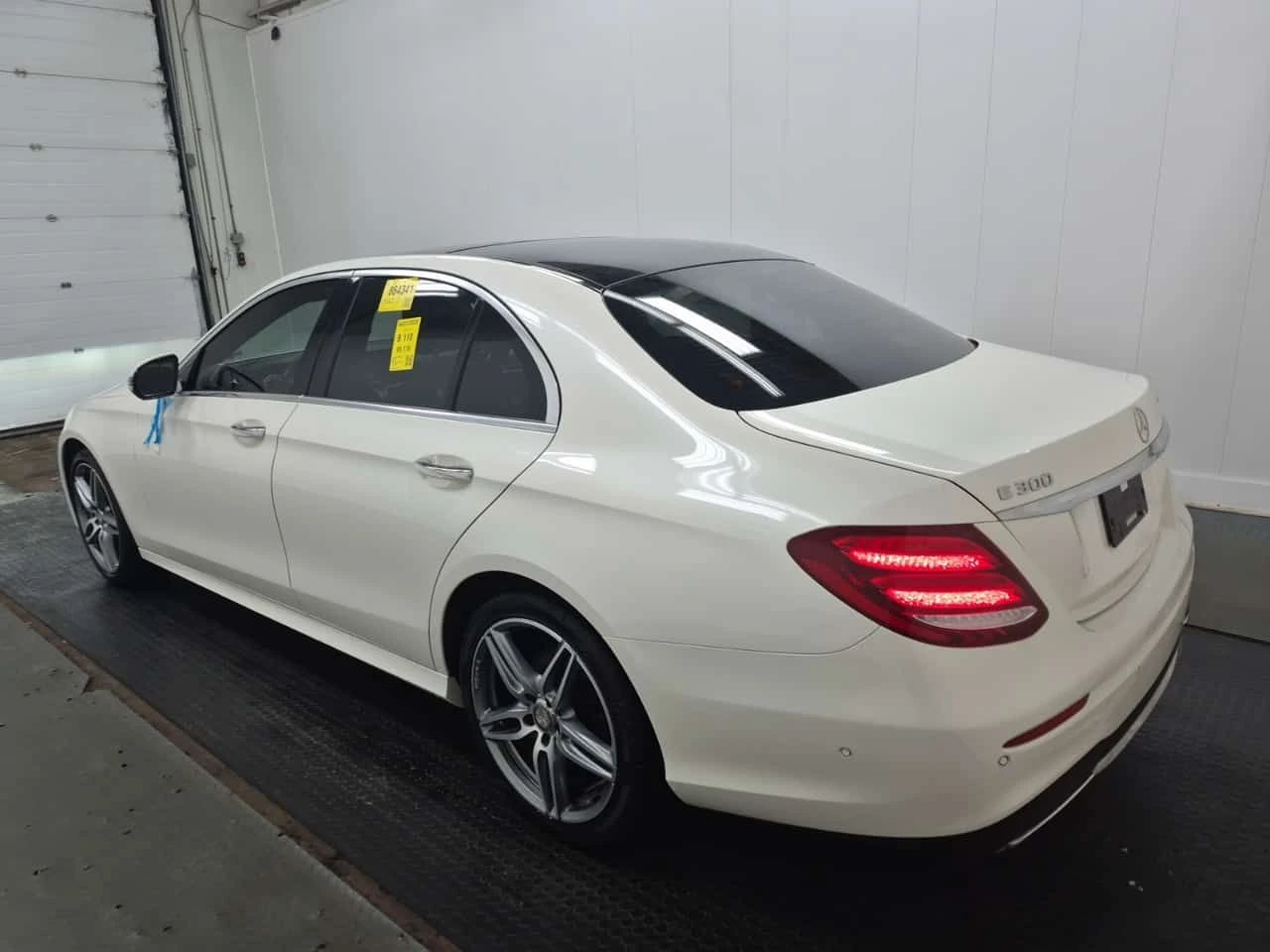 Mercedes-Benz E 300 * CARFAX * ЦЕНА ДО БГ, снимка 5 - Автомобили и джипове - 53997642