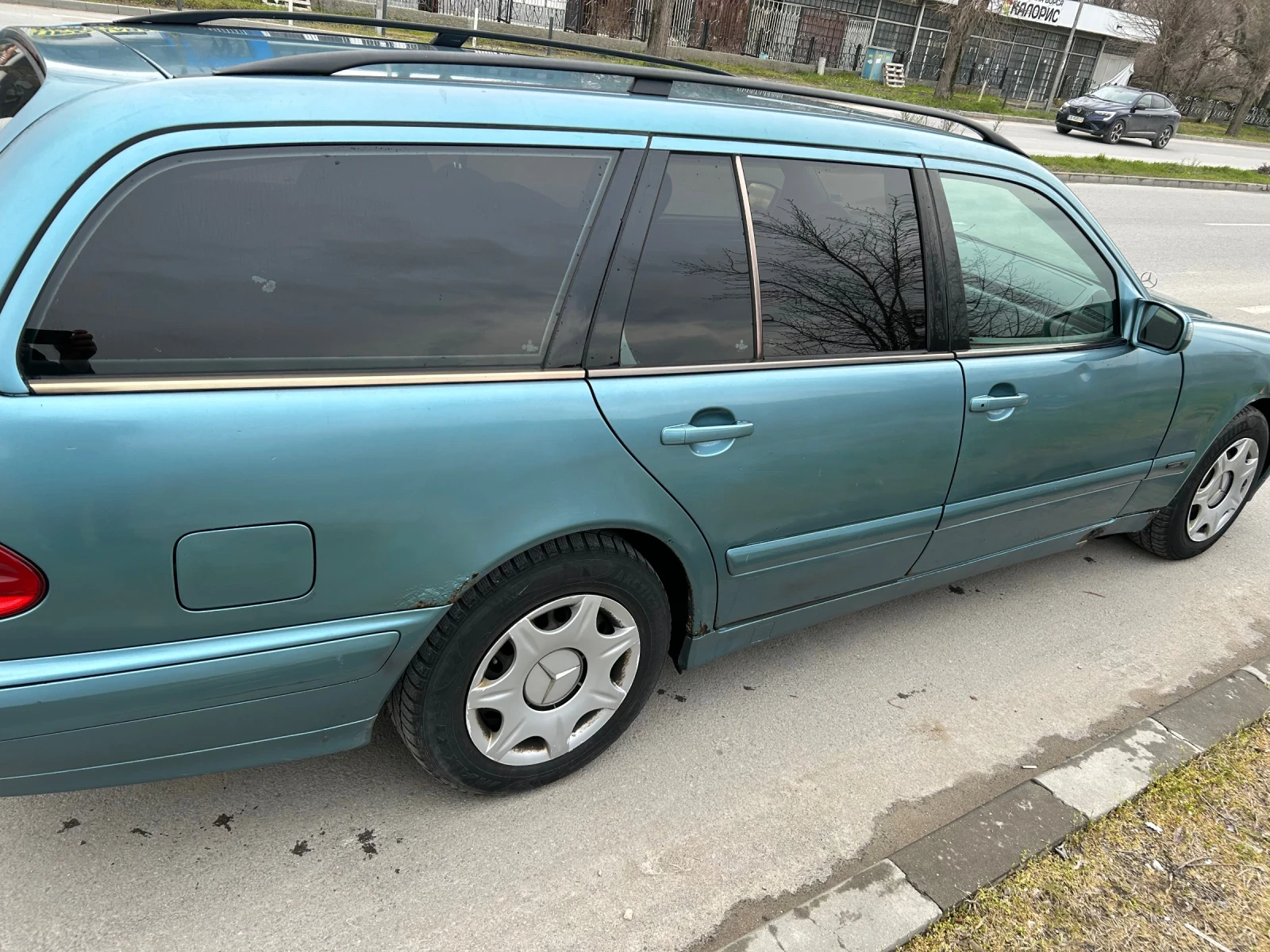 Mercedes-Benz E 220, снимка 2 - Автомобили и джипове - 54031749