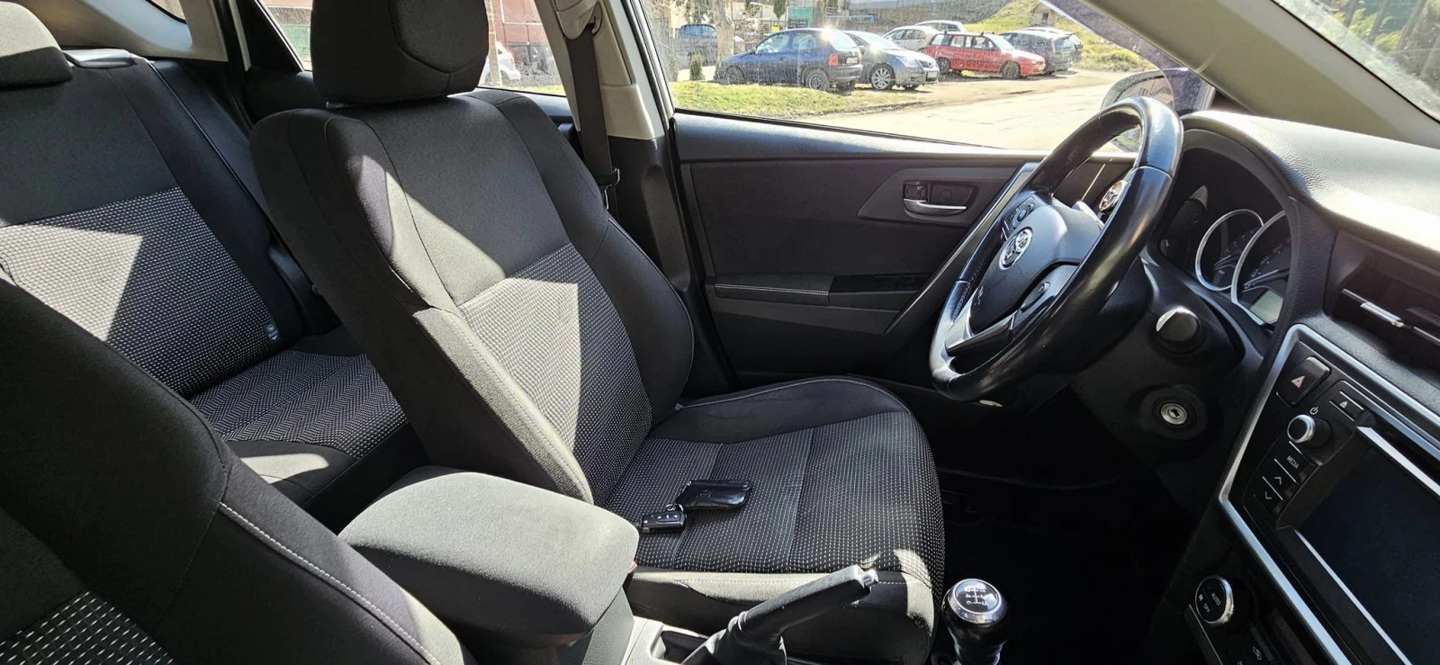 Toyota Auris 1.33, снимка 8 - Автомобили и джипове - 54589547