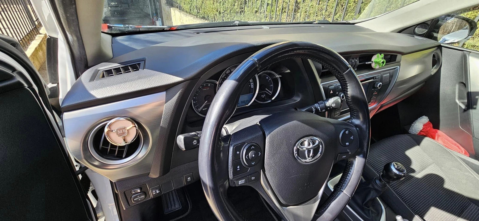 Toyota Auris 1.33, снимка 5 - Автомобили и джипове - 54589547