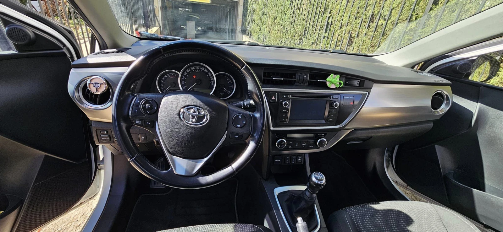 Toyota Auris 1.33, снимка 4 - Автомобили и джипове - 54589547