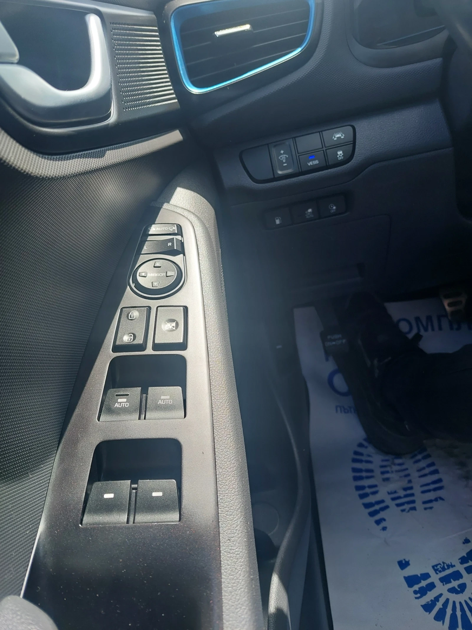 Hyundai Ioniq 1.6 Plug in HYBRID, снимка 14 - Автомобили и джипове - 54674052