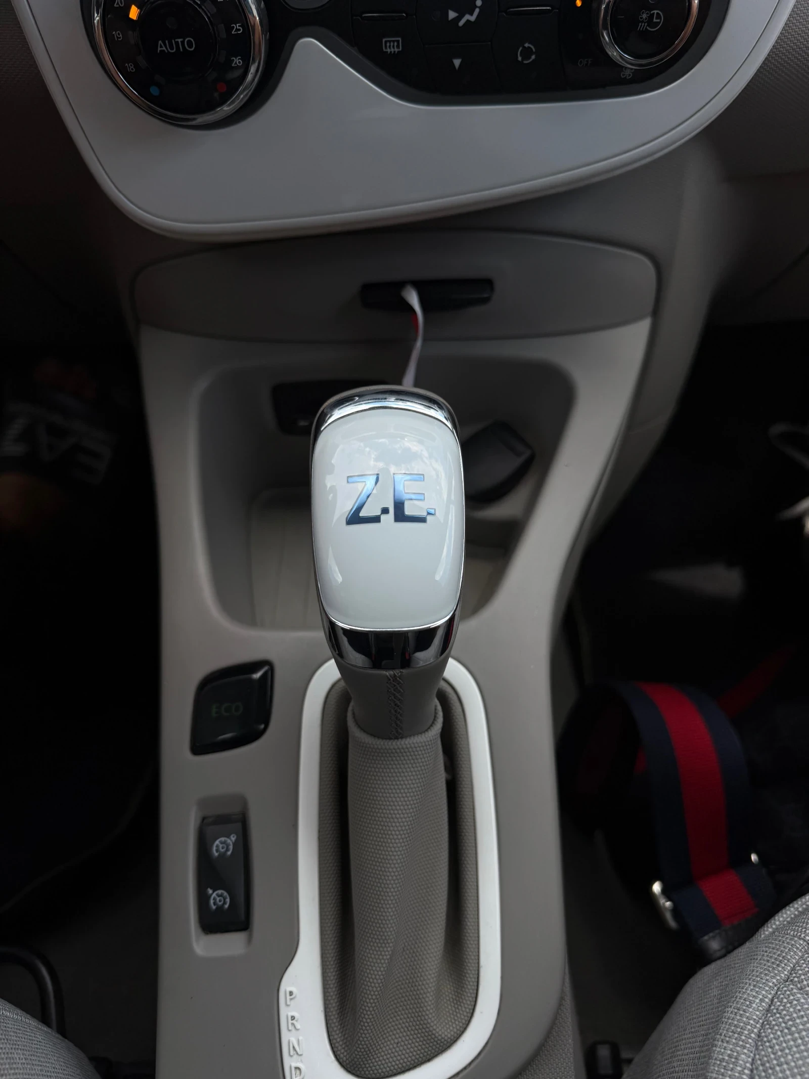 Renault Zoe Electric drive, снимка 15 - Автомобили и джипове - 54957202