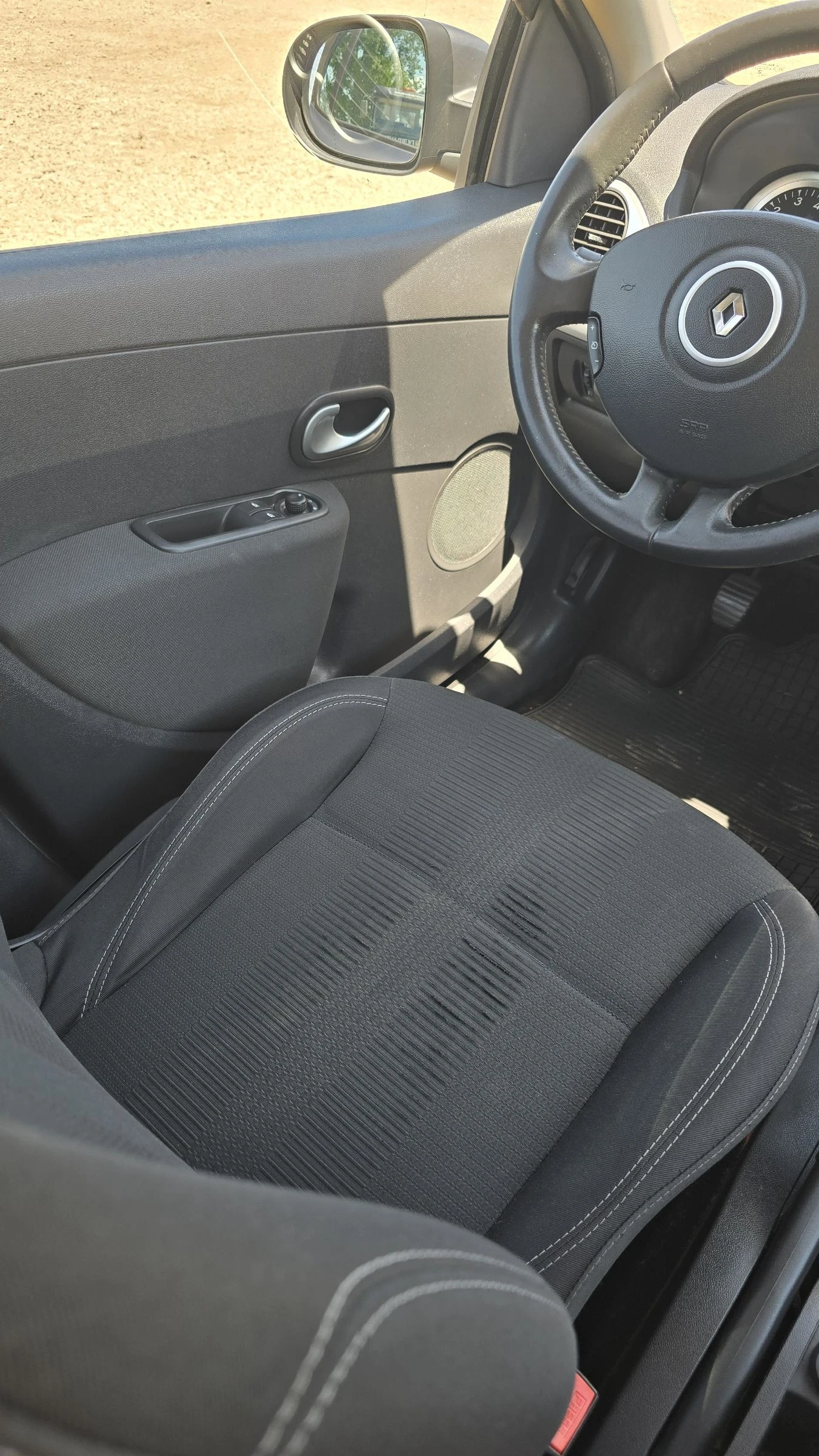 Renault Clio 1.2 16V 75 �.� | Mobile.bg � ����������� 9