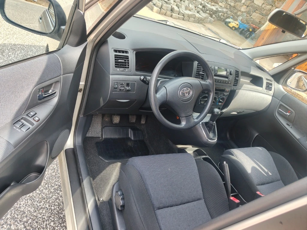 Toyota Corolla verso 2.0-D4D, снимка 7 - Автомобили и джипове - 55614197