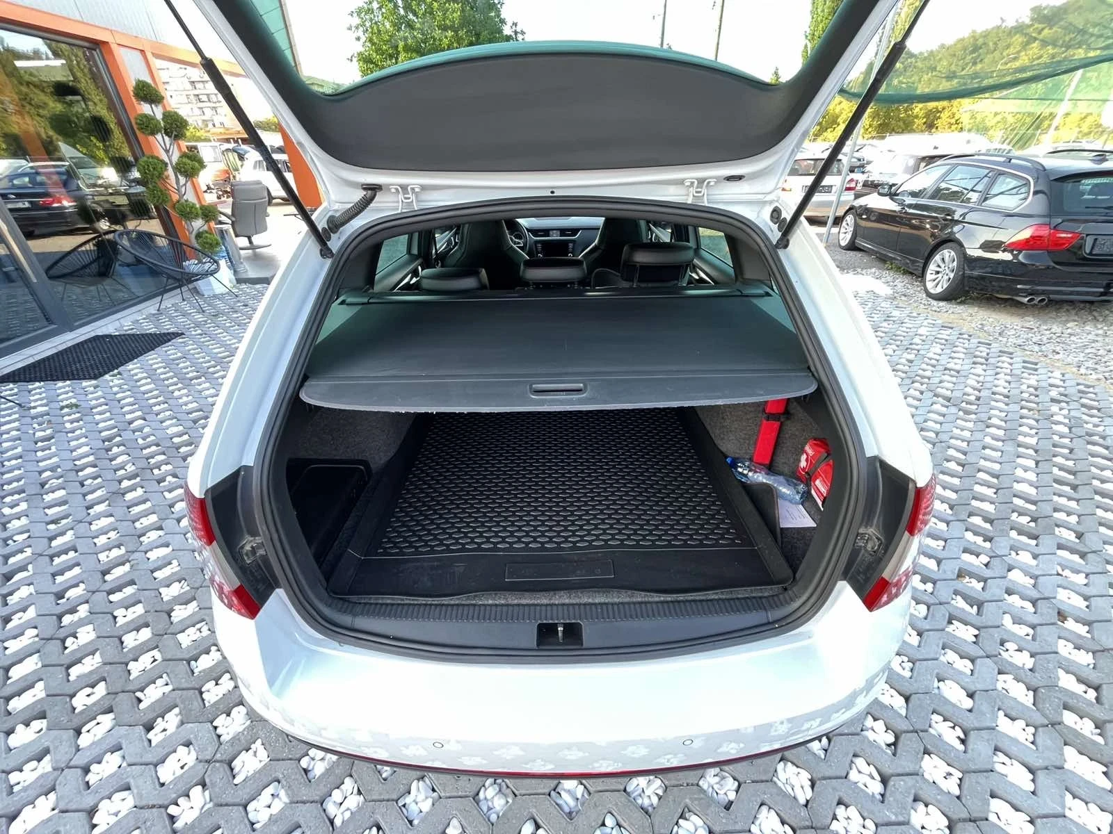 Skoda Octavia 2.0 TDI VRS, снимка 14 - Автомобили и джипове - 55905326