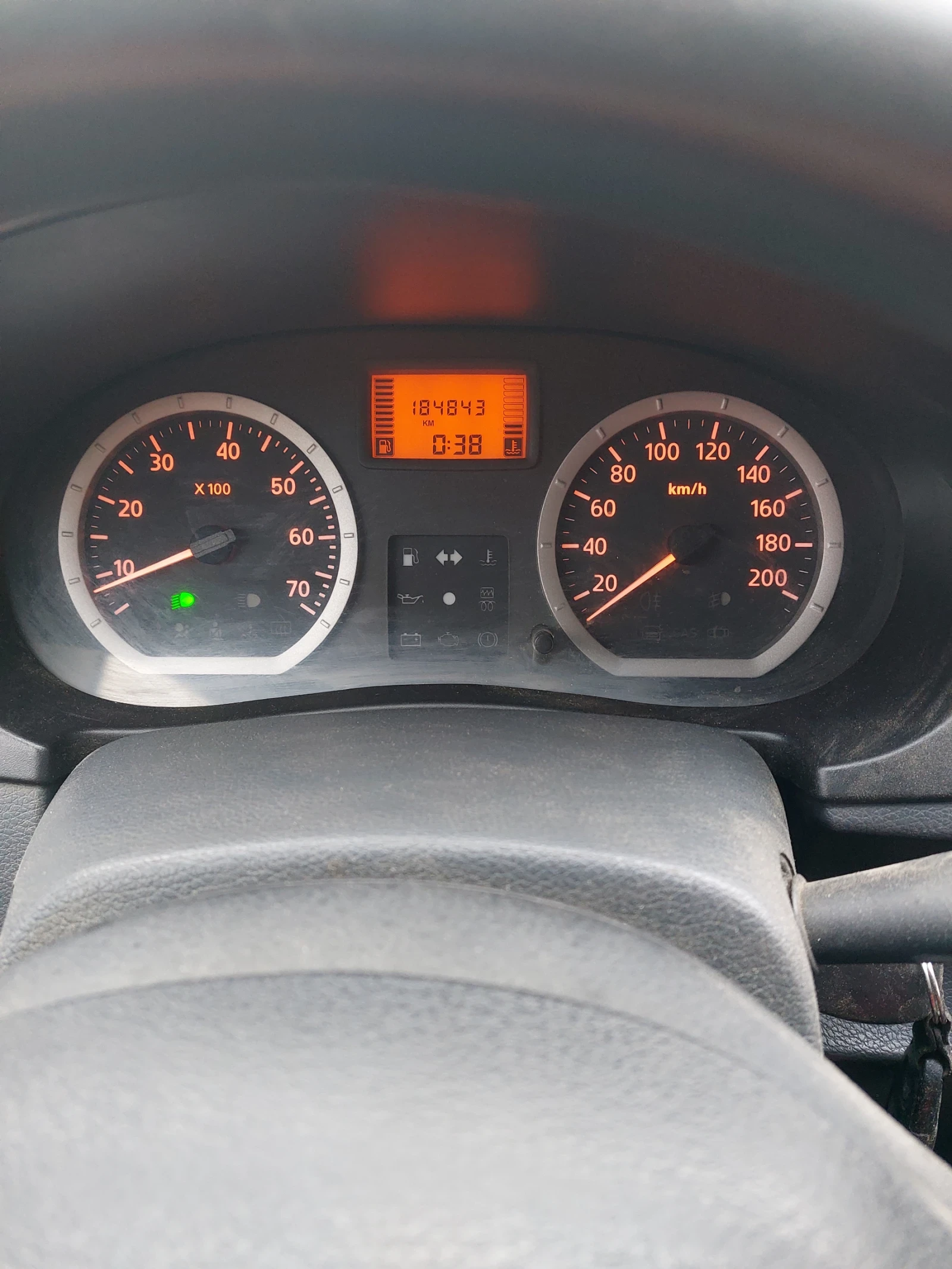 Dacia Logan, снимка 8 - Автомобили и джипове - 56081185