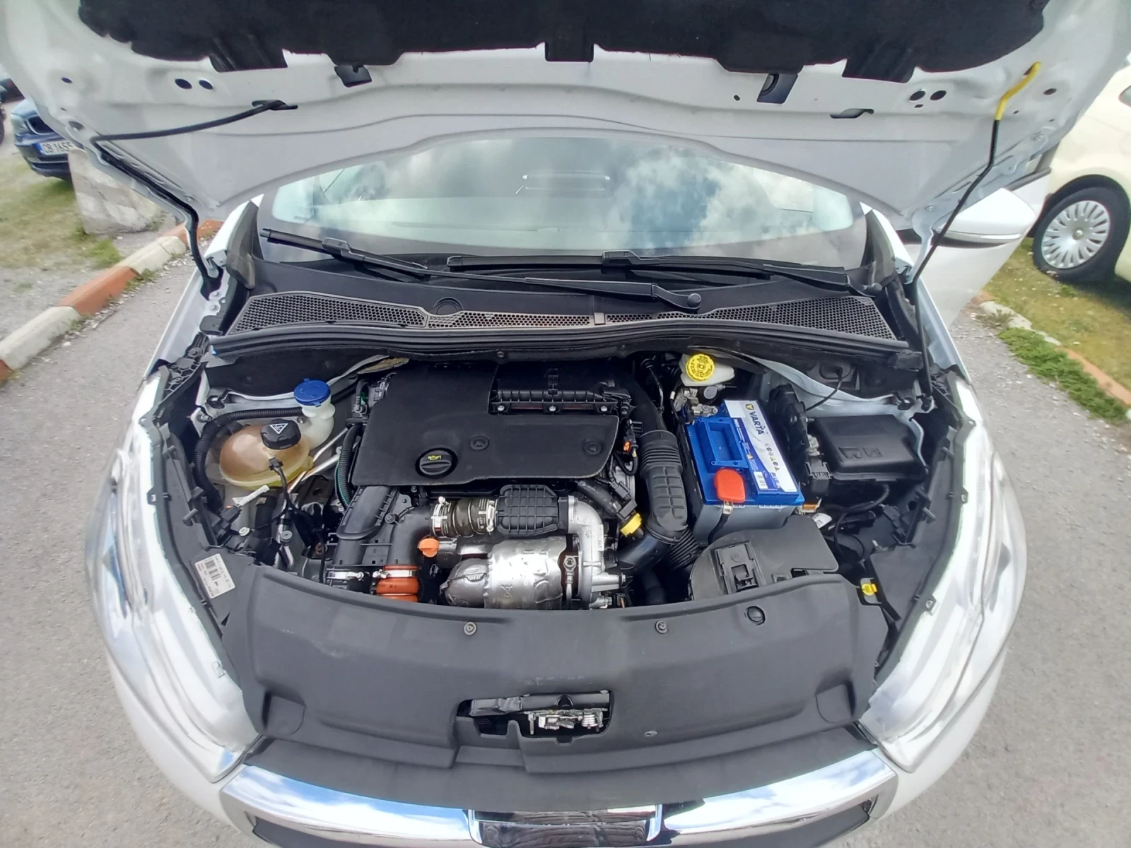 Peugeot 208 1.6 HDI, снимка 9 - Автомобили и джипове - 56241656