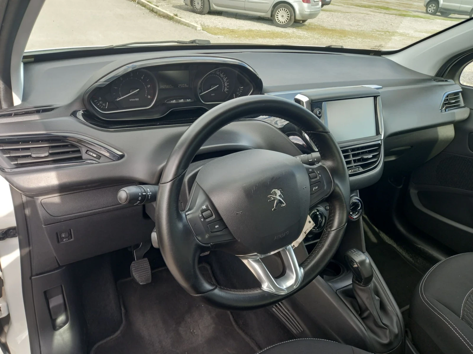 Peugeot 208 1.6 HDI, снимка 7 - Автомобили и джипове - 56241656