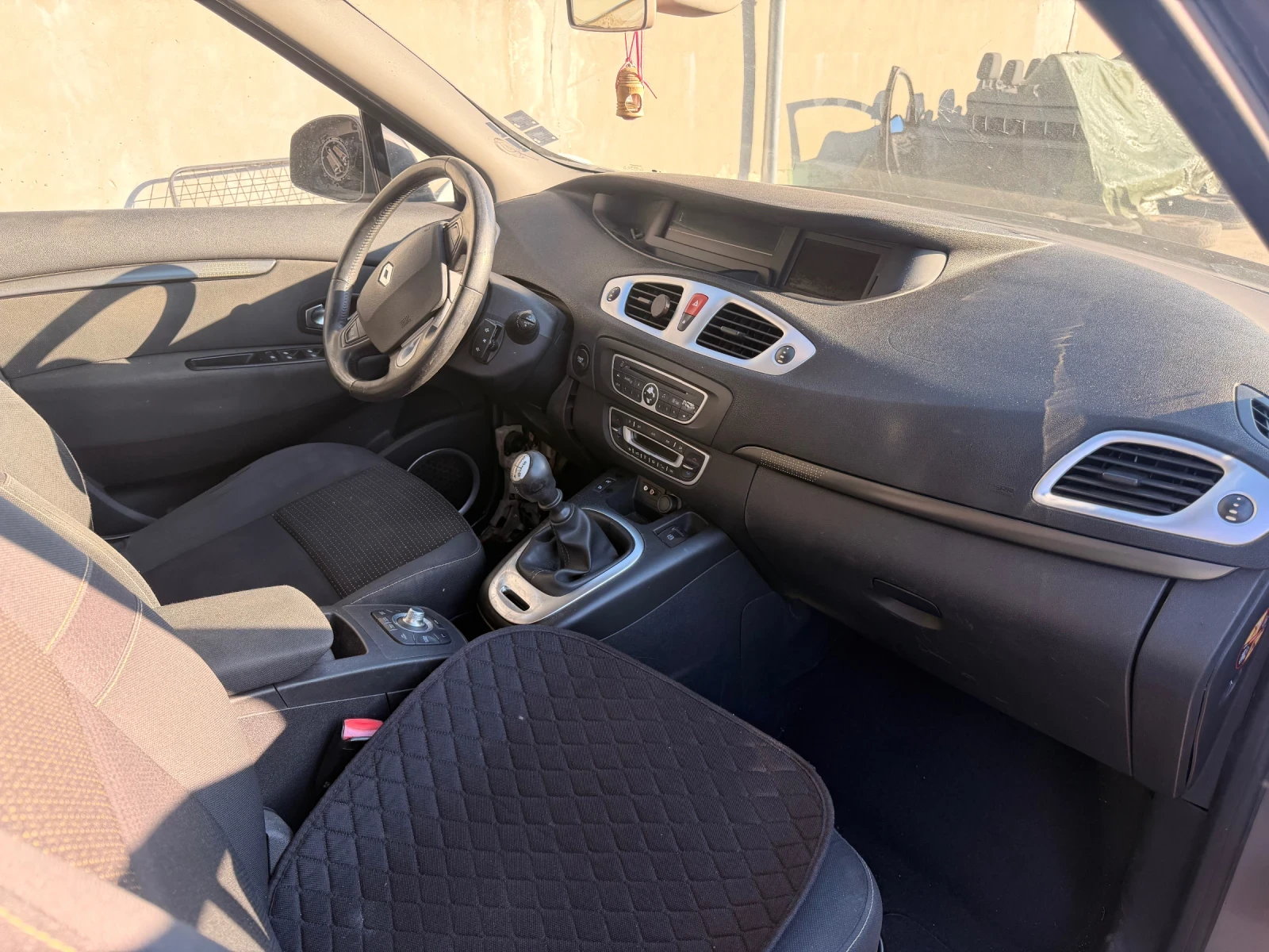 Renault Scenic 1.5DCI, снимка 8 - Автомобили и джипове - 56304538