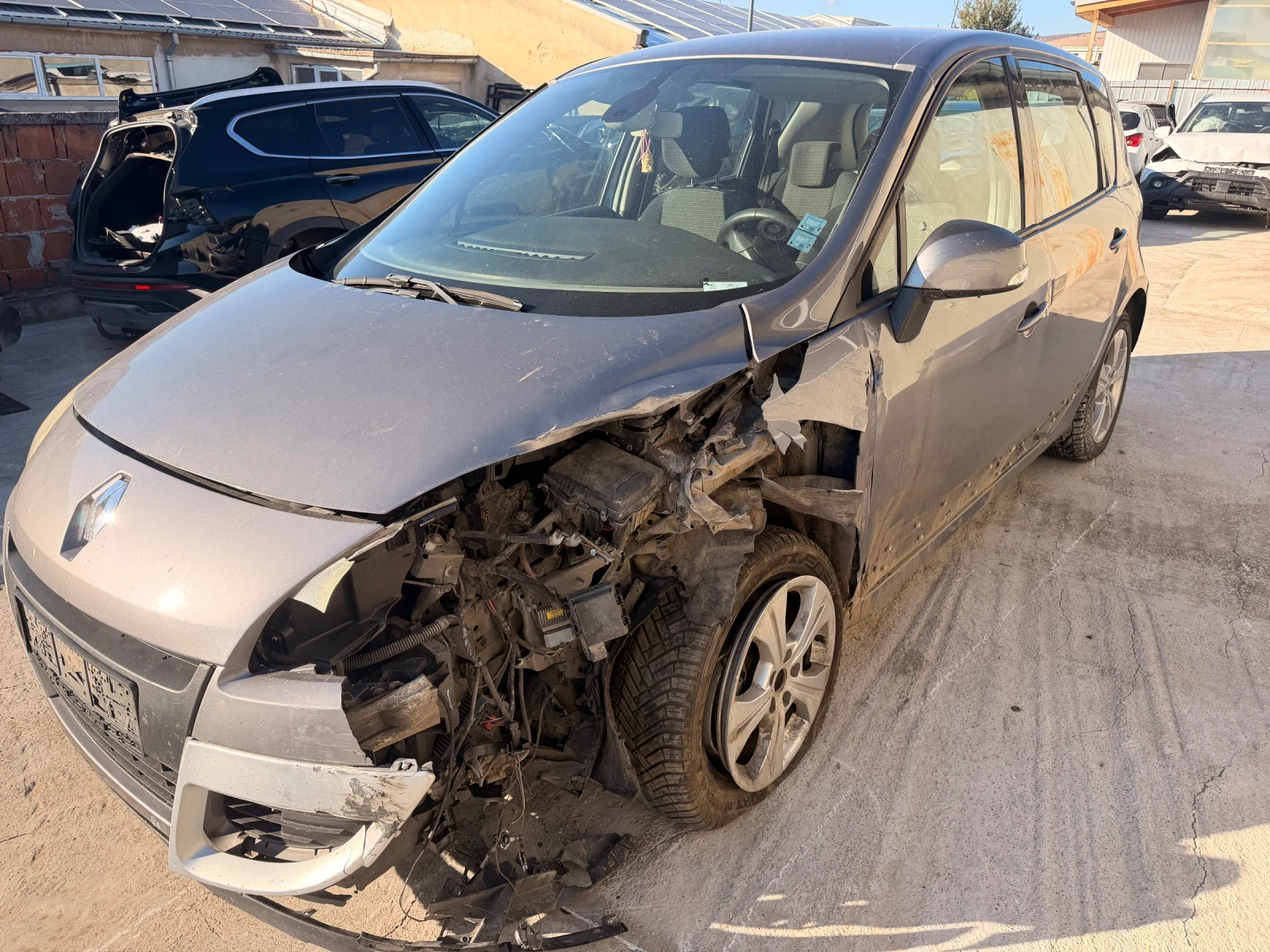 Renault Scenic 1.5DCI, снимка 5 - Автомобили и джипове - 56304538