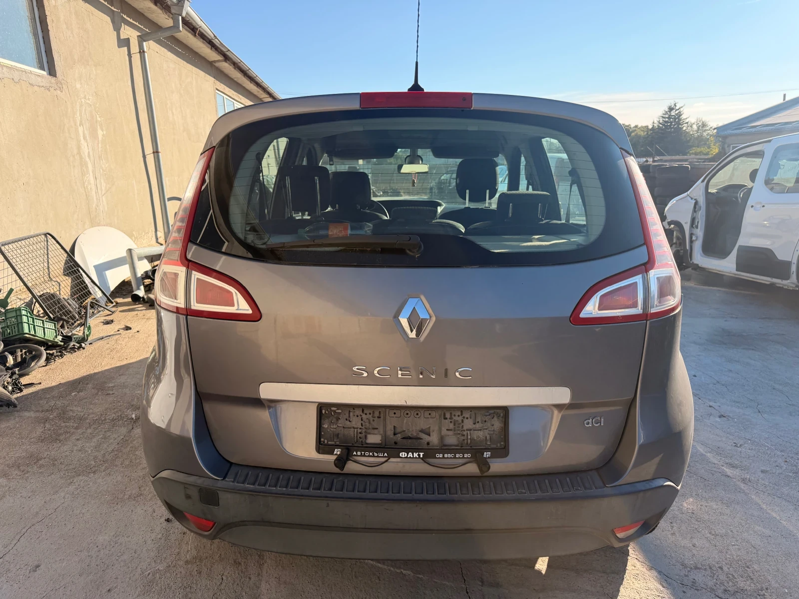 Renault Scenic 1.5DCI, снимка 3 - Автомобили и джипове - 56304538