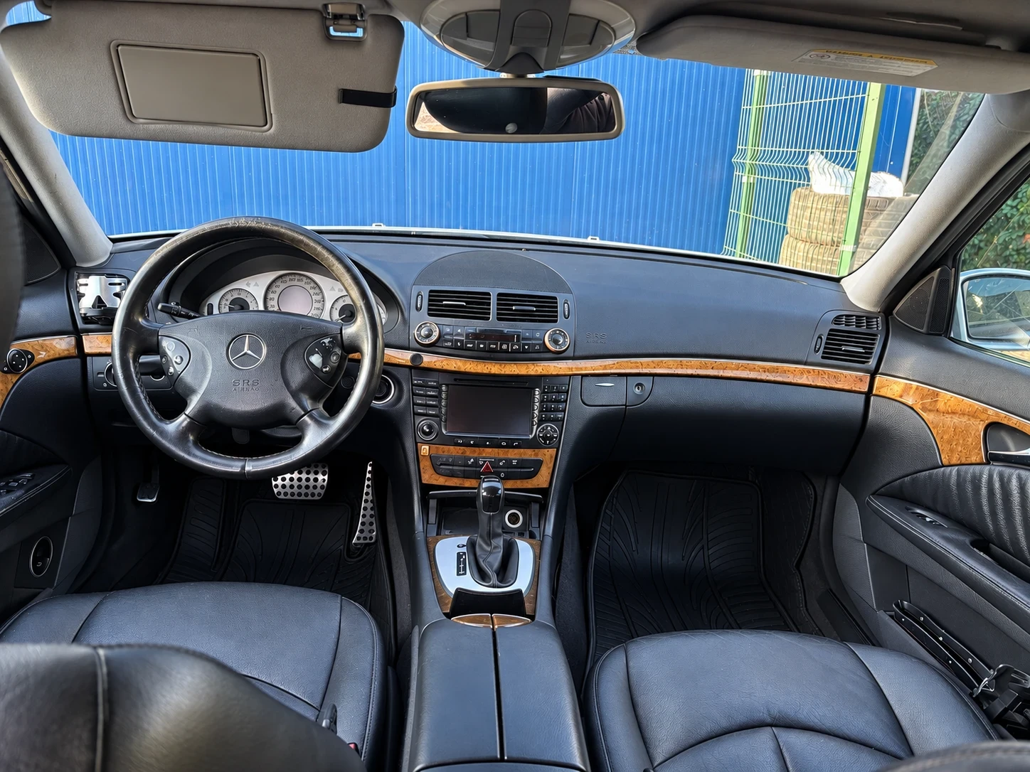 Mercedes-Benz E 320, снимка 5 - Автомобили и джипове - 56447744